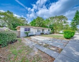 1350 NE 149th St in Miami, FL - Building Photo