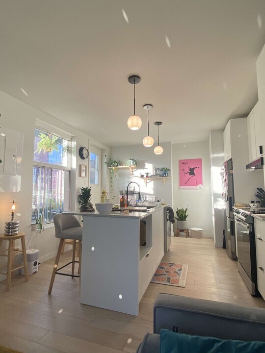 27 Saint-Viateur Rue O in Montréal, QC - Building Photo