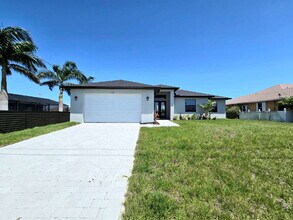 1717 NW 14th Ave in Cape Coral, FL - Building Photo - Building Photo