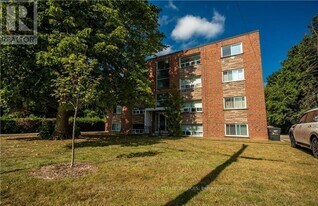 2161 Ghent Ave in Burlington, ON - Building Photo