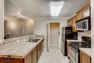 15074 NW Central Dr in Portland, OR - Building Photo - Building Photo