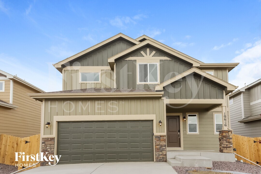 10616 Horton Dr in Colorado Springs, CO - Foto de edificio
