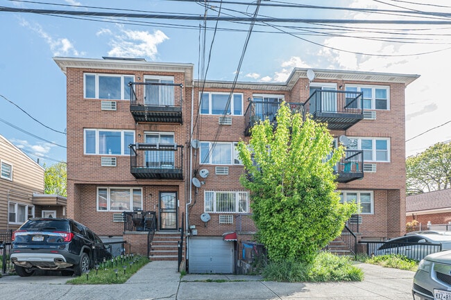 1353-1368 E 92nd St in Brooklyn, NY - Foto de edificio - Building Photo