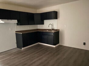 1143 St Rose Ln in Sauget, IL - Building Photo - Building Photo