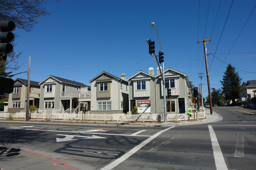 602 Healdsburg Ave in Healdsburg, CA - Building Photo