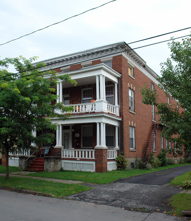 1551 Kemble St in Utica, NY - Foto de edificio - Building Photo