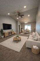 312 S 5th St in Selah, WA - Building Photo