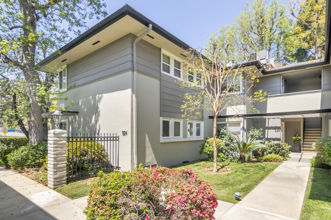 property at 924 S Orange Grove Blvd