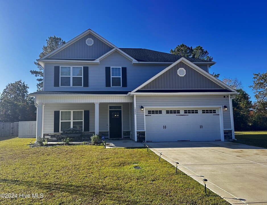 1006 Mackerel Mnr in New Bern, NC - Foto de edificio