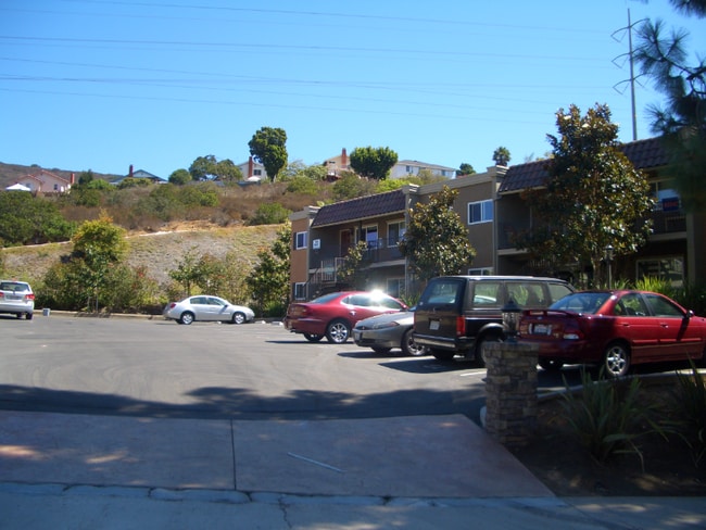 13687 Paseo Cardiel in San Diego, CA - Building Photo - Building Photo