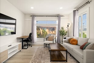 36 Westminster Ave, Unit D in Venice, CA - Building Photo