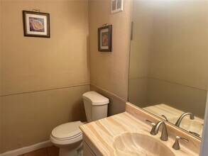 6548 Racquet Club Dr in Lauderhill, FL - Building Photo - Building Photo