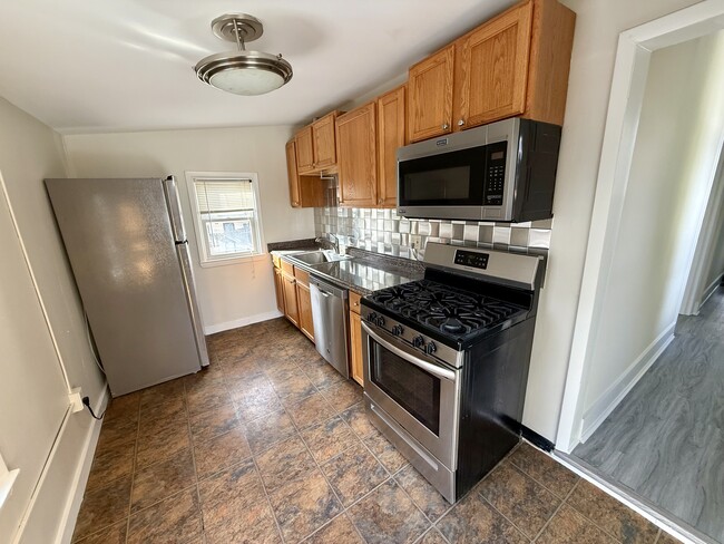 411 Lyman Ave, Unit 2