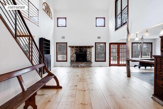 14 Broadway in East Hampton, NY - Building Photo - Building Photo