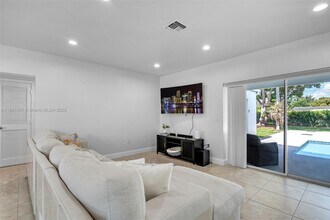 15400 SW 84th Ave in Palmetto Bay, FL - Building Photo - Building Photo