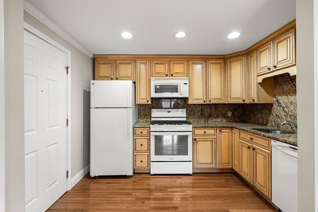 305 Pine St in Lowell, MA - Building Photo - Building Photo