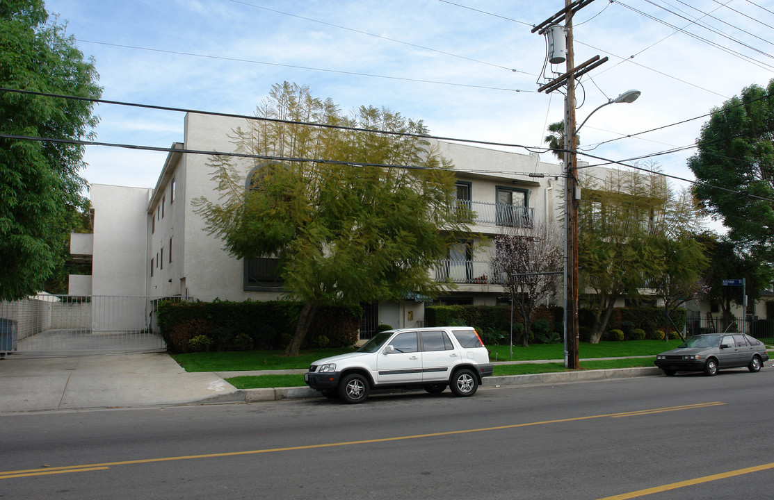 Hazeltine Apartments in Van Nuys, CA - Building Photo