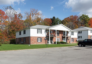 Oakwood Apartments in Hamburg, NY - Building Photo - Building Photo