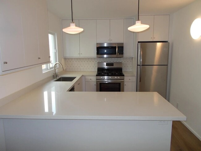 property at 925 W Balboa Blvd