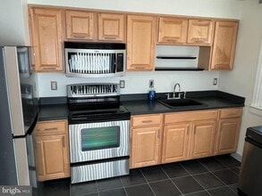 509 Larkspur St in Philadelphia, PA - Building Photo - Building Photo