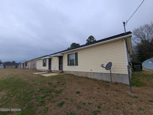 803 Evergreen St, Unit A in Fort Valley, GA - Building Photo - Building Photo