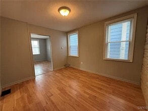 261 W 5th St in Oswego, NY - Building Photo - Building Photo