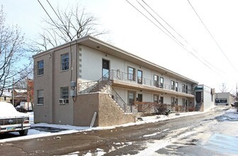 7382 E Main St in Reynoldsburg, OH - Foto de edificio - Building Photo
