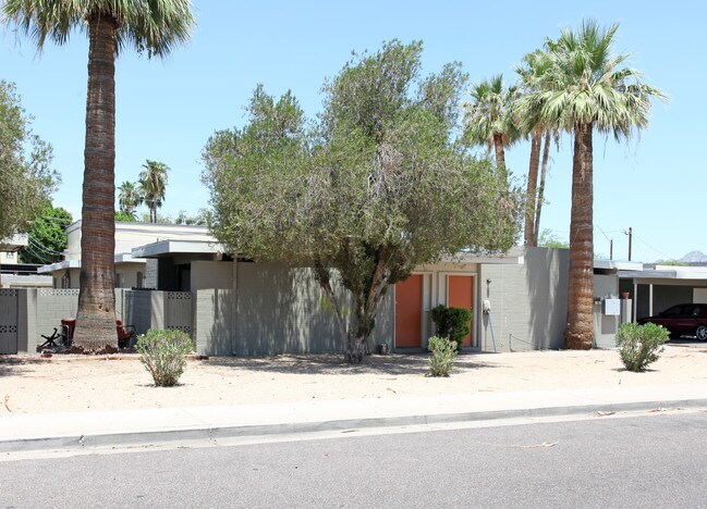 Highland Apartments in Phoenix, AZ - Building Photo - Building Photo