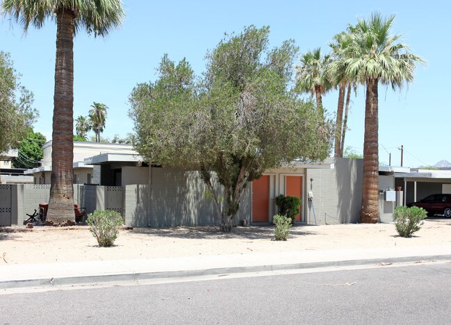 Highland Apartments in Phoenix, AZ - Foto de edificio - Building Photo