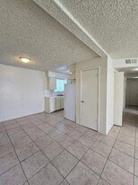 2553 S Holloway Ave, Unit 102 in Fresno, CA - Building Photo