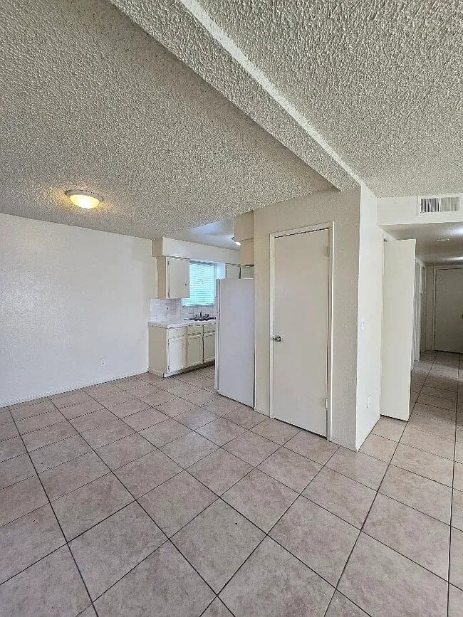 2553 S Holloway Ave, Unit 102