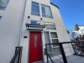 28 Iron Horse Ln in Walnut Creek, CA - Building Photo - Building Photo