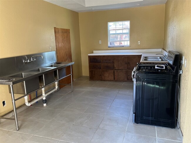 property at 312 S Mechanic St