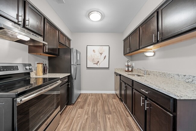 Lakeside Village Apartments in Clinton Township, MI - Building Photo - Building Photo