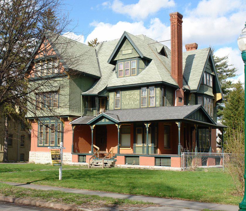 88 South St in Auburn, NY - Foto de edificio