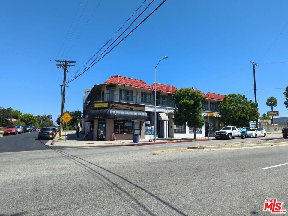 1298 Queen Anne Pl in Los Angeles, CA - Building Photo