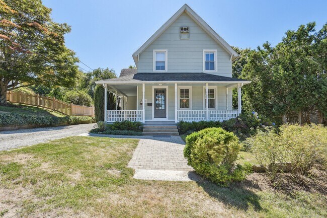 20 School St in Stonington, CT - Building Photo - Building Photo