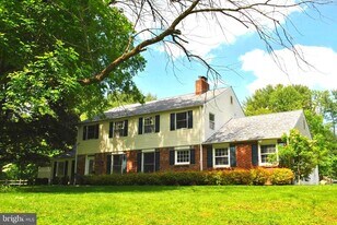 403 Brinton Lake Rd in Thornton, PA - Building Photo