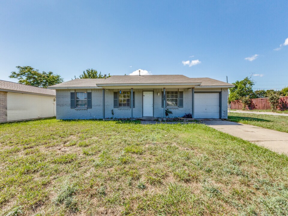 300 Duncan Way in Wylie, TX - Building Photo