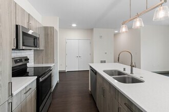 2420 E Capitol Dr in Shorewood, WI - Building Photo - Building Photo