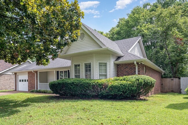 property at 521 Sugartree Ln