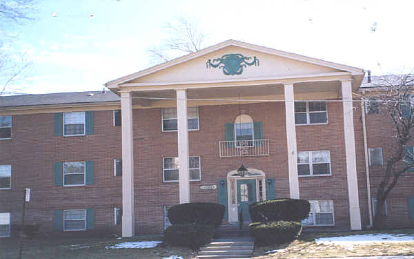 Valleston Manor in Toledo, OH - Building Photo - Building Photo