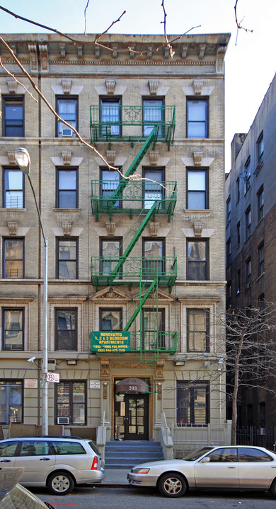 203 W 109th St in New York, NY - Building Photo