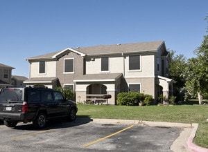 Paseo Plaza in Brownsville, TX - Foto de edificio - Building Photo