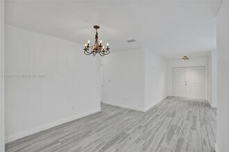 5721 SW 11th St in West Miami, FL - Building Photo - Building Photo