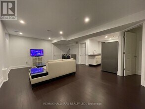 759 Coxwell Ave in Toronto, ON - Building Photo - Building Photo