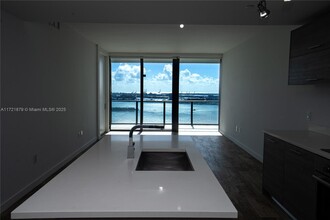 650 NE 32nd St in Miami, FL - Building Photo - Building Photo