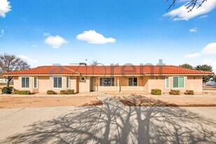 15380 Mission St in Hesperia, CA - Building Photo