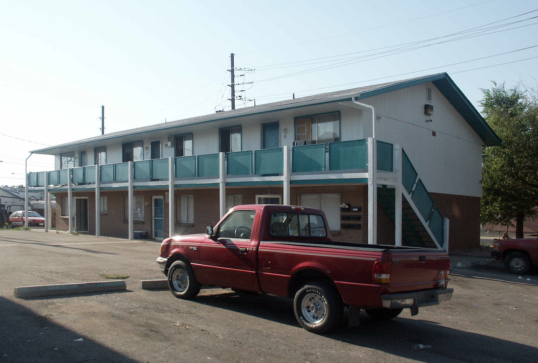 1080-1090 S Grove St in Denver, CO - Building Photo