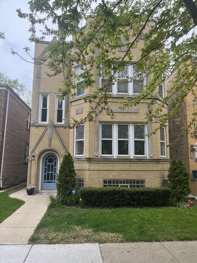 property at 5718 N Richmond St